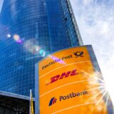Die Postbank will ihre Filialzahl von 550 auf 320 reduzieren.