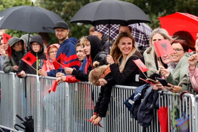 Albanien trainiert und die Fans sind gleich vor Ort. Die öffentliche Trainingseinheit am Sport-Centrum Kaiserau war bestens besucht.