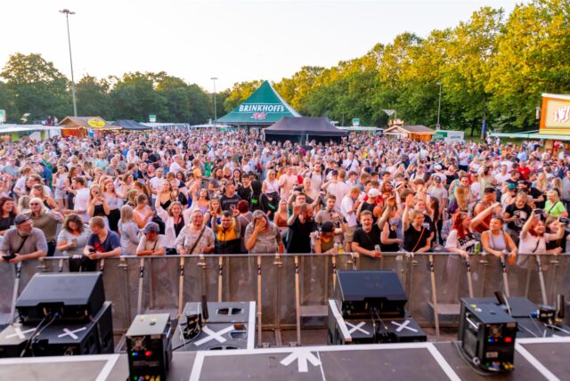 Menschen auf dem Brunnenfestival in Lünen
