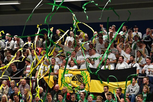 Die Fanfreundschaft zwischen den Handballern des SuS Oberaden und den Fußballern des SuS Kaiserau führte jetzt dazu, dass ein Kaiserauer Kicker beim Allstar-Spiel der Oberadener Handballer teilnimmt.