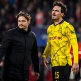 Edin Terzic und Mats Hummels diskutieren nach einem Spiel.