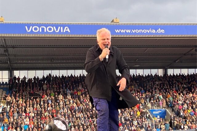 34 Lieder spielte Herbert Grönemeyer beim ersten von vier Konzerten der „40 Jahre 4630 Bochum“-Tour im Bochumer Vonovia-Ruhrstadion am Mittwoch, 12.6.24.