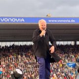 34 Lieder spielte Herbert Grönemeyer beim ersten von vier Konzerten der „40 Jahre 4630 Bochum“-Tour im Bochumer Vonovia-Ruhrstadion am Mittwoch, 12.6.24.