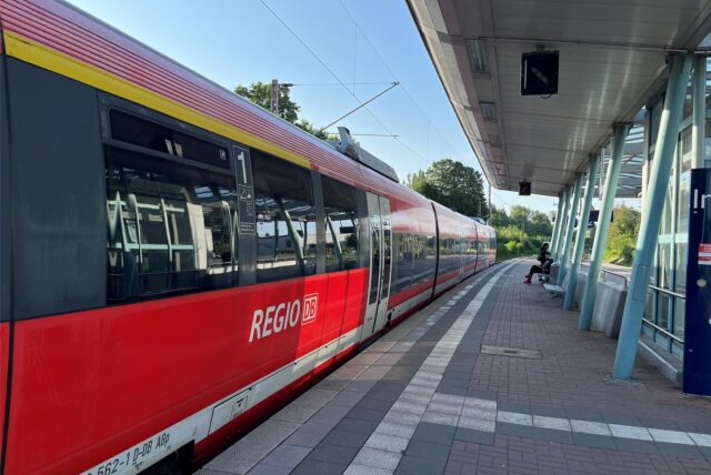 Zug des RB51 am Hauptbahnhof Lünen