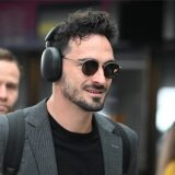 Mats Hummels schaut zur Seite.