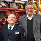 Bürgermeister Bernd Schäfer äußert sich gemeinsam mit der Feuerwehrleitung positiv über die erneute Genehmigung für die freiwillige Feuerwehr.  (Foto: Jahresdienstbesprechung im Januar)