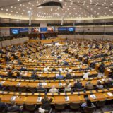 Die Abgeordneten des Europa-Parlaments sind im Plenarsaal zu einer Sitzung zusammengekommen.