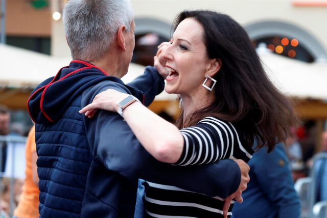 Es wurde wirklich getanzt, nicht nur gezappelt: Was die Tanzparty auf dem Alten Markt in Unna von anderen Partys in der Stadt unterscheidet, ist die Organisation durch die Tanzschule Kochtokrax, die dem Ereignis ein entsprechend kundiges Publikum bescherte.