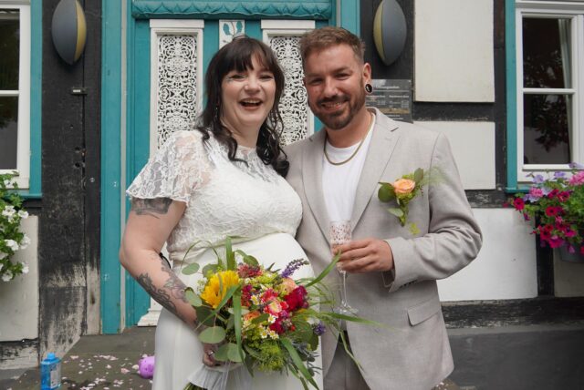 Aus Freundschaft wurde Liebe bei Christine und Marcel. Nun haben die beiden geheiratet.