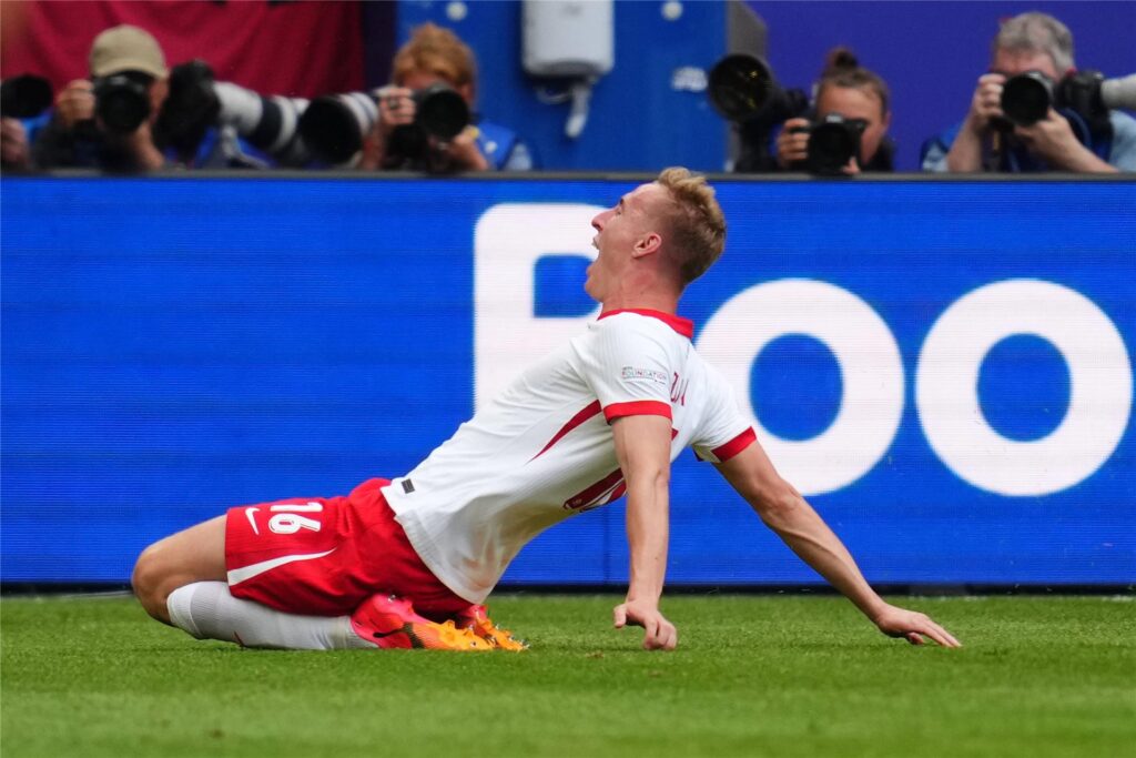 Polens Adam Buksa feiert seinen Treffer zum 1:1.