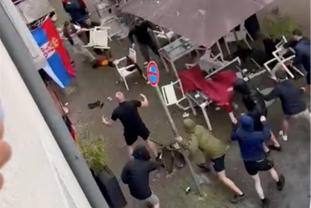 Vor dem Spiel der Serben gegen England gab es in der Innenstadt von Gelsenkirchen eine handfeste Auseinandersetzung zwischen „Fans“ und der Polizei.