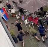 Vor dem Spiel der Serben gegen England gab es in der Innenstadt von Gelsenkirchen eine handfeste Auseinandersetzung zwischen „Fans“ und der Polizei.