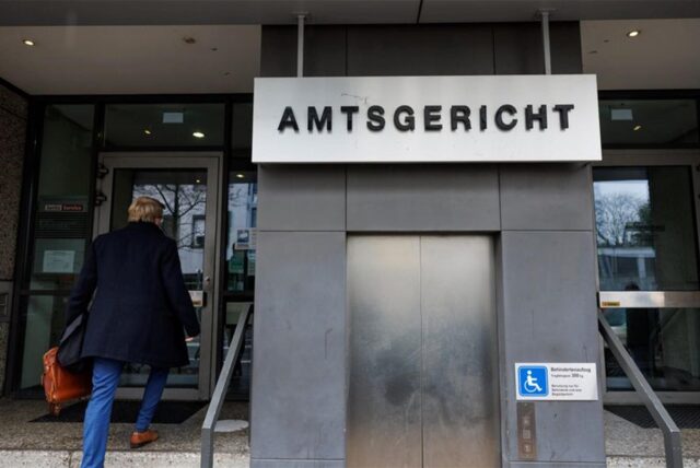 Blick auf den Eingang vom Amtsgericht Osnabrück.