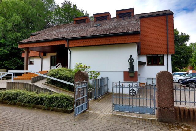 Gemeindehaus der katholischen Gemeinde, in die die OGS der Astrid-Lin