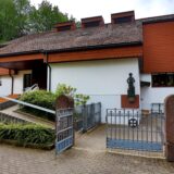 Gemeindehaus der katholischen Gemeinde, in die die OGS der Astrid-Lin