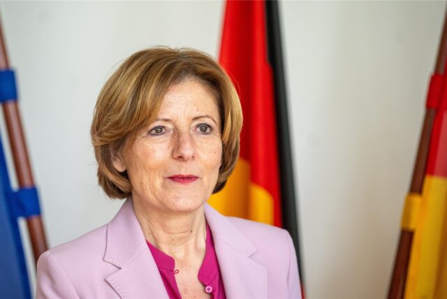 Malu Dreyer (SPD), Ministerpräsidentin von Rheinland-Pfalz und Vorsitzende der Rundfunkkommission der Länder, aufgenommen anlässlich der Vorstellung des 24. KEF-Berichts.