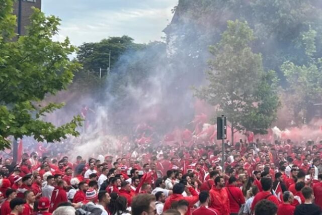 Auf der Kleppingstraße haben sich tausende türkische Fans vor dem EM-Spiel getroffen.