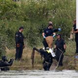 Polizeieinsatz am Rheinufer.