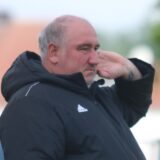 Thomas Gebhardt verfolgt das Spiel von der Seitenlinie.