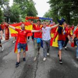 Fußball: EM, Spanien – Italien, Vorrunde, Gruppe B, 2. Spieltag, Tausende spanische Fans beim Fanmarsch vor dem Spiel gegen Italien.