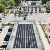 Die PV-Anlage auf der Zweifachhalle bringt Energie für drei städtische Gebäude.