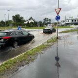 Beim Starkregen am Freitag vor einer Woche staute sich das Wasser im Kreisverkehr der neuen Südkamener Spange. Die Ursache ist geklärt.
