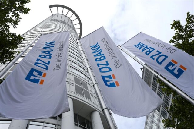 Flaggen der DZ-Bank.