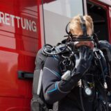 In Mülheim stürzte eine Frau über ein Brückengeländer in die Ruhr.