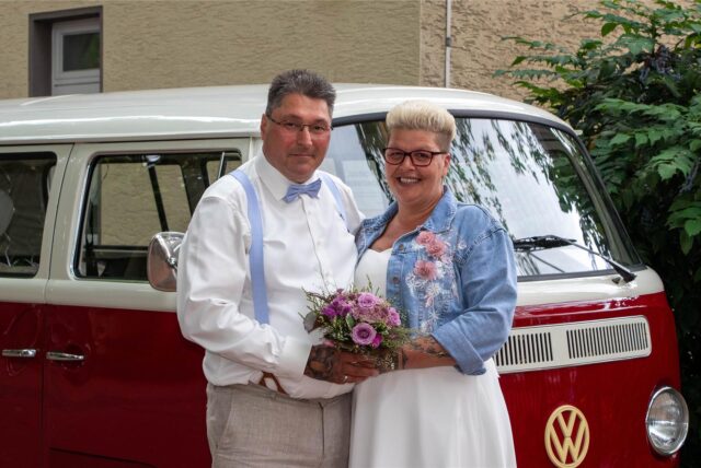 Ilka (geborene Schattat) und Rouven Schwarz heirateten auf dem Standesamt im Bürgerhaus Castrop-Rauxel.