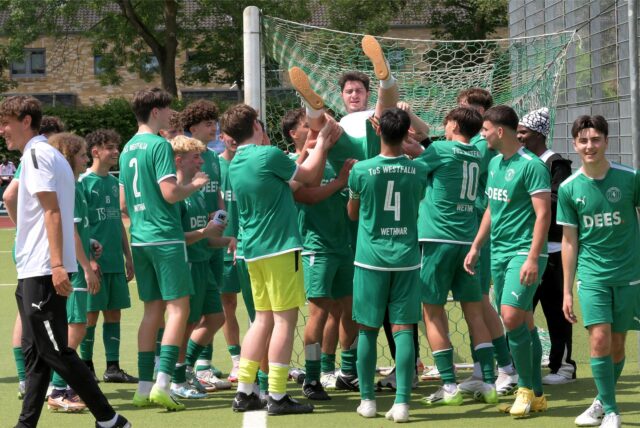U17 feiert.
