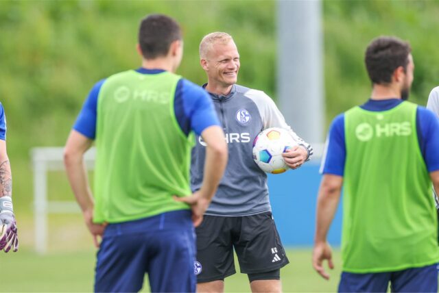 16.05.2024, Fussball, Saison 2023/2024, 2. Bundesliga, Training FC Schalke 04, Cheftrainer Karel Geraerts (FC Schalke 04)