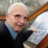 Dr. Jörn Schoof zählt zu den Solar-Pionieren der Stadt Kamen. So nachhaltig, wie er seinen Haus in Methler schon seit Jahrzehnten betreibt, soll eigentlich auch der Ortsteil Kaiserau werden.