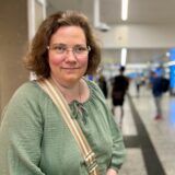 Nadine aus Brackel vermisst den Waffelstand im Dortmunder Hauptbahnhof.