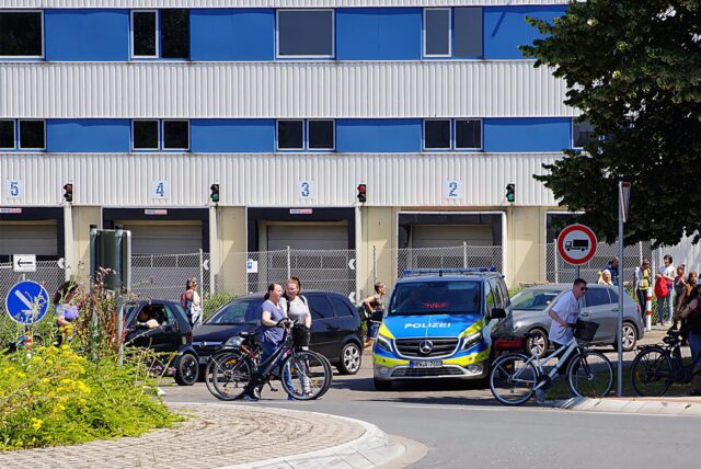 Das auch als Karstadt-Lager bekannte Fiege-Logistikzentrum stellt am Mittwoch die Arbeit vorzeitig ein. Der Grund ist ein Drohschreiben.