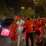 Die türkischen Fans feiern den Einzug ins Achtelfinale mit einem Autokorso auf dem Dortmunder Wall.