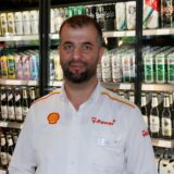 Ahmad Alibrahim ist der neue Pächter und Geschäftsführer der Tankstelle an der Henry-Everling-Straße. Er freut sich, dass die Wiedereröffnung schon jetzt klappt.