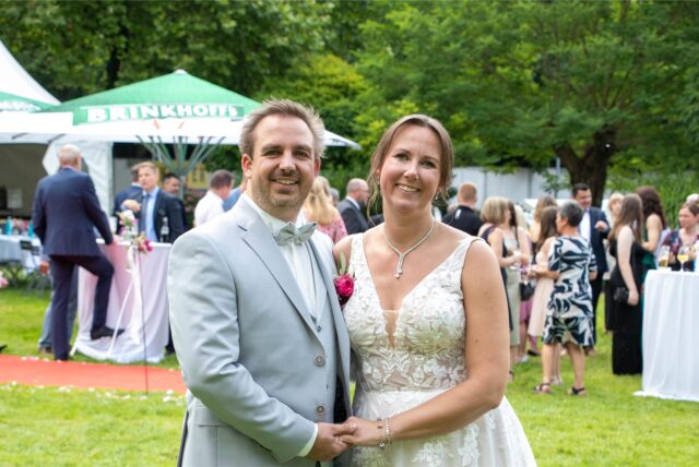 Stefanie Titoff und Michael Strzysz haben im Parkbad Süd standesamtlich geheiratet.