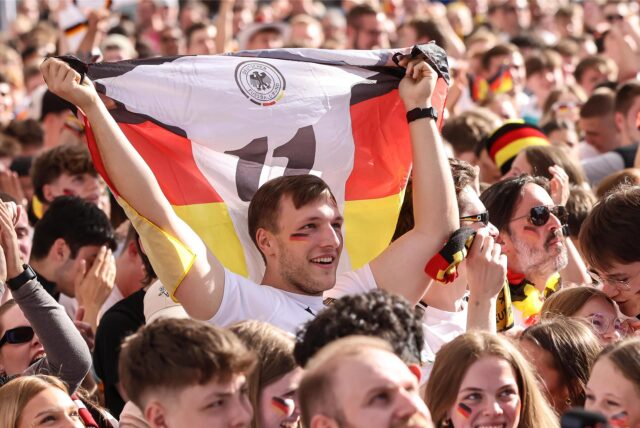 Egal ob zu Hause oder beim Public Viewing. Schicken Sie uns Ihre schönsten Fan-Bilder zu!