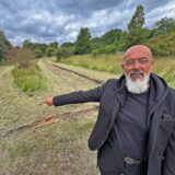 An der Finnenbahn in Unna-Massen wurde Mitte Juni nach längerer Zeit wieder das Grün geschnitten.