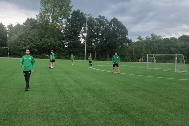 Ein Schnappschuss von der Seitenlinie während des ersten Trainings vom SV Herbern.