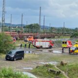 Am Bahnhof in Schwerte sind Polizei, Feuerwehr und ein Hubschrauber im Einsatz.