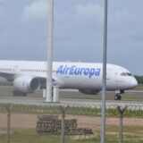 Ein Flugzeug von Air Europa mit 325 Passagieren zwischen Spanien und Uruguay muss wegen Turbulenzen notlanden.