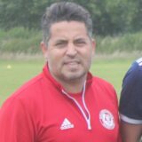 Trainer Kurtulus Öztürk mit seinen zahlreichen Neuzugängen. Rechts: Teammanager Dominik Altfeld.