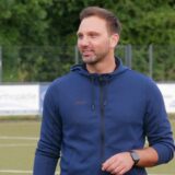 In der Runde nach dem Trainingsauftakt vom Werner SC spricht Trainer Sven Pahnreck über das Trikot-Problem.