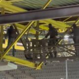 Weit nach Abpfiff des EM-Spiels in Dortmund ließ sich der Kletterer von Spezialkräften festnehmen.