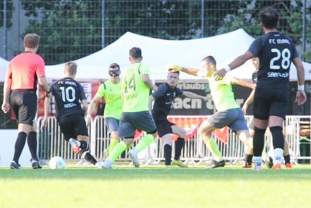 Blitzstart: FC Marl und FC 96 Recklinghausen liefern sich an der Hagenstraße kurz nach dem Trainingsstart bereits den ersten Test der jungen Saison. Mit zwei grundverschiedenen Halbzeiten.