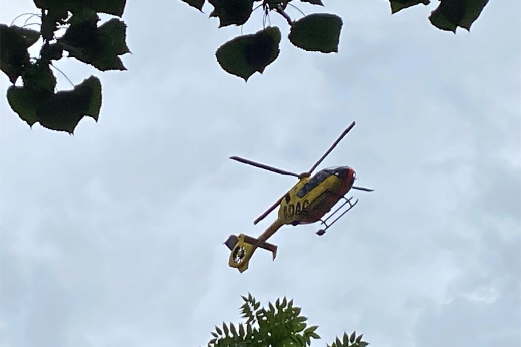 Ein Hubschrauber hatte das Mädchen in eine Klinik gebracht. Ein Hubschrauber hatte das Mädchen in eine Klinik gebracht.