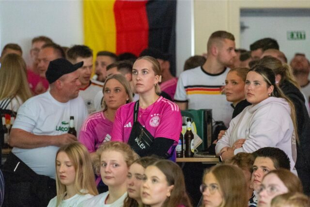 Die Fußball-Fans in Olfen hofften auf einen Sieg der deutschen Mannschaft.