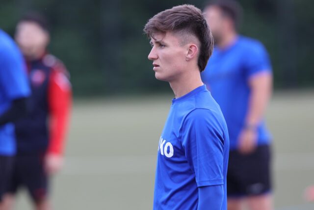 Yannick Lachowicz beim Trainingsauftakt des Werner SC von der Seite.