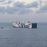 Auf diesem von der spanischen Seenotrettung zur Verfügung gestellten Bild ist ein Einsatz bei der Fähre «Tenacia» zu sehen.